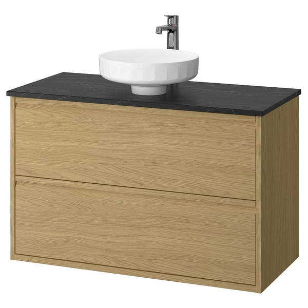 Moderno lavabo in rovere con piano di lavoro nero, lavabo rotondo bianco, design elegante.