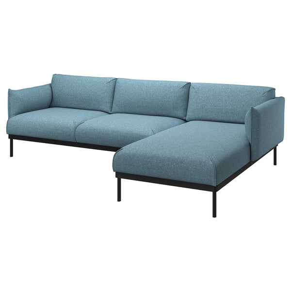 Un divano a forma di L ÄPPLARYD blu dal design moderno, con gambe in metallo nero e un aspetto accogliente e accogliente.