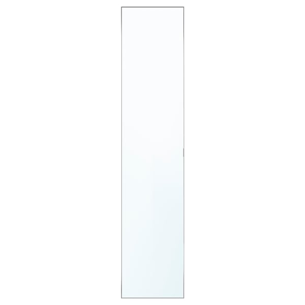 Anta a specchio ÅHEIM: alta, rettangolare, cornice argentata, superficie riflettente, con cerniere a chiusura ammortizzata.