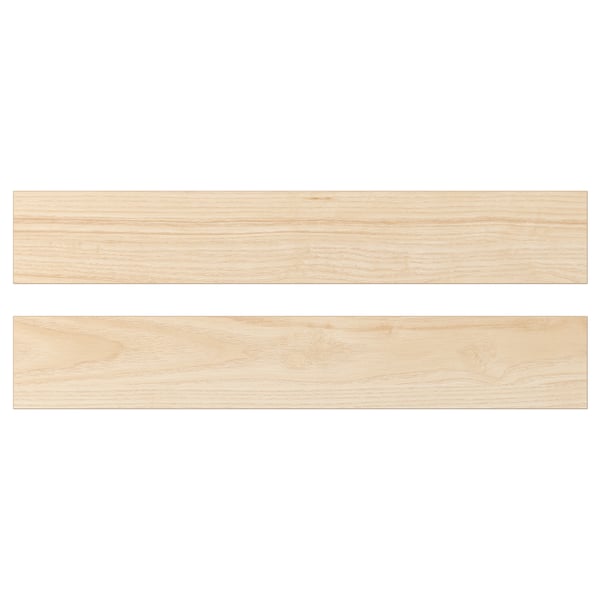 Due lunghi pannelli rettangolari in legno color cenere chiaro, lisci e paralleli, con una sottile venatura visibile.