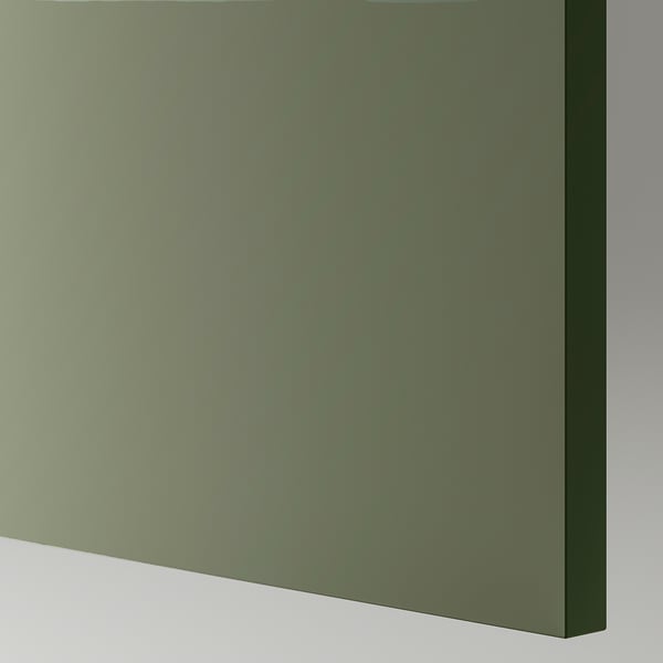 Vista ravvicinata di un pannello dell'armadio liscio e verde opaco con lievi riflessi, che mostra la sua superficie uniforme ed elegante.