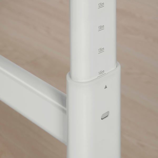 Colonna da scrivania bianca regolabile con marcature di altezza da 125 cm a 145 cm, dotata di un meccanismo di bloccaggio per una regolazione sicura dell'altezza.