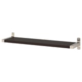 Una mensola da parete ikea BERGSHULT marrone scuro con staffe in metallo. È rettangolare ed elegante, adatto a vari spazi interni.