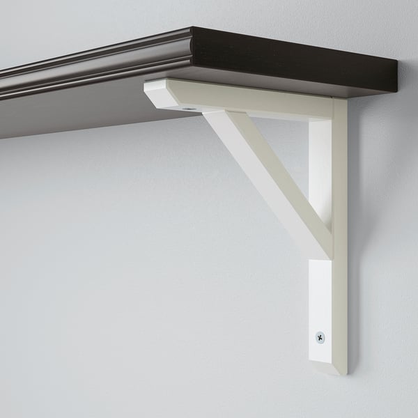 Mensola a muro dal design minimalista, staffa bianca che sostiene il piano in legno scuro, fissata saldamente alla parete.