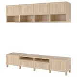 Porta tv nativo in legno chiaro con mensole e pensili, design moderno e minimalista.