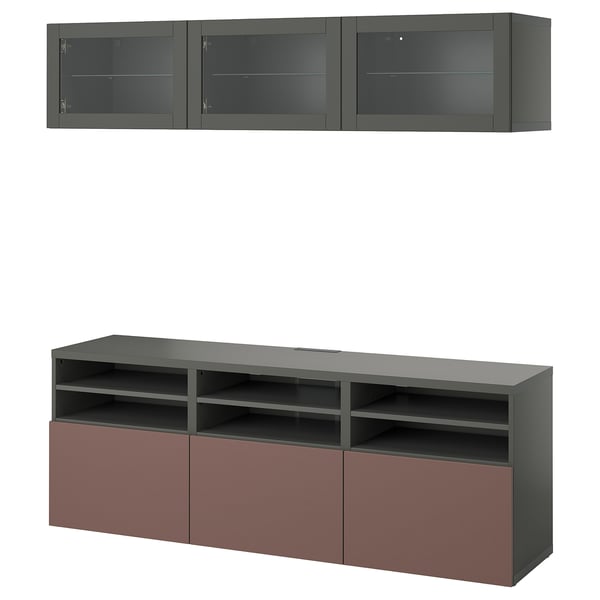 Moderno vano tv grigio e bruno-rossastro. Pensile con ante in vetro, mobile tv con ripiani e cassetti. Design elegante e funzionale.