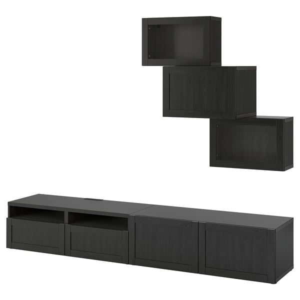 Una combinazione di mobili porta tv BESTÅ nera, con un lungo mobile TV e tre ripiani a parete.