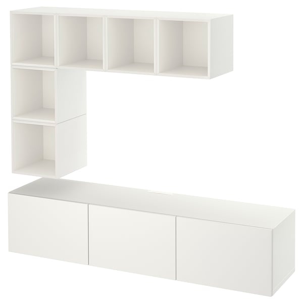 Allestimento BESTÅ bianco, con ripiani e armadietti dal design minimalista.
