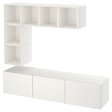 Allestimento BESTÅ bianco, con ripiani e armadietti dal design minimalista.