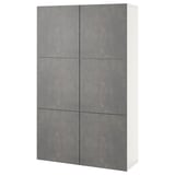 Un mobile contenitore BESTÅ con sei ante grigie su una cornice bianca. Si tratta di un design moderno con un effetto texture cemento sulle ante.