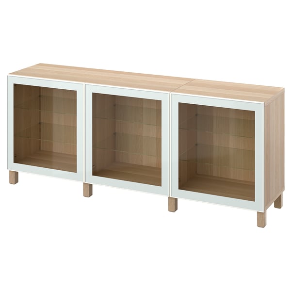 Credenza in legno chiaro e anta in vetro bianco, tre sezioni, design moderno.