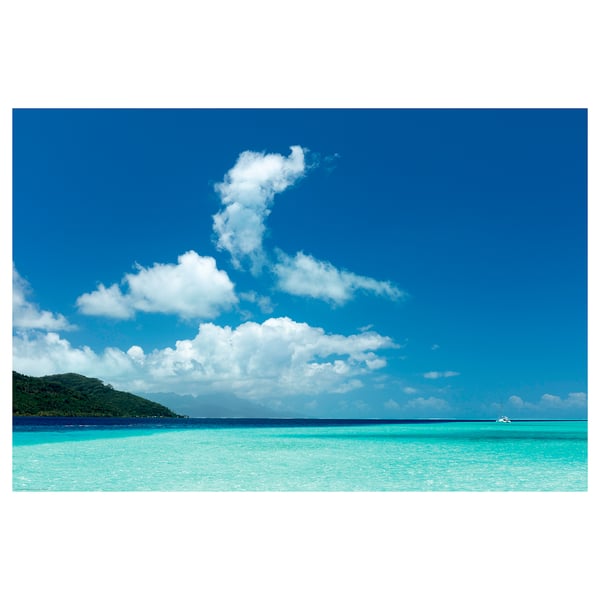 Poster di BILD. Oceano blu, cielo, nuvole, collina. Colorato, rettangolare.