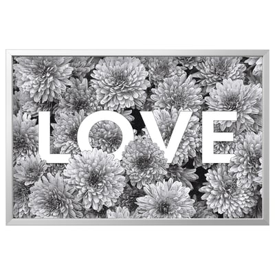 La cornice Bjorksta mostra l'arte floreale monocromatica, scrivendo l'amore in lettere bianche.