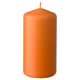 Candela cilindrica singola arancione dal design liscio.