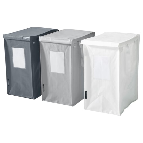 Tre sacchetti per la raccolta differenziata DIMPA in nero, grigio chiaro e bianco. Sono rettangolari, resistenti, con manici laterali e tasche trasparenti per le etichette.