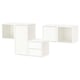 Set portaoggetti da parete bianco in tre pezzi, caratterizzato da un mix di armadi aperti e aperti dal design elegante e minimalista.