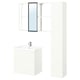 Un moderno bagno bianco con mobile, specchio e mobile alto della serie ikea ENHET.