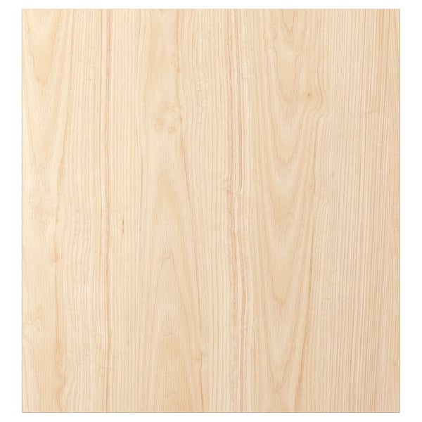 Un'anta FÄNRIK color legno di frassino chiaro, caratterizzata da una superficie melaminica resistente.