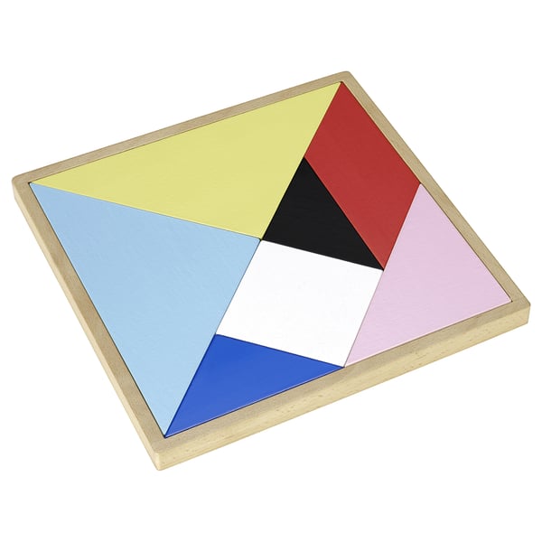 Fjälvrak puzzle: triangoli quadrati e multicolori su telaio in legno.