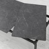 Tavolo da pranzo allungabile con moderne gambe in alluminio; foglia extra riposta sotto, 6-8 posti a sedere.