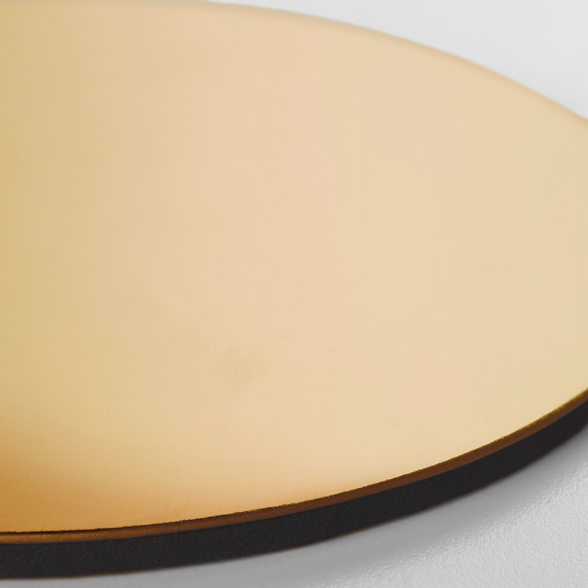 Sottobicchieri metallici GLATTIS dorati, rotondi, sei in supporto, uno separato, acciaio inossidabile e plastica eva.