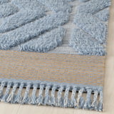 Tappeto in lana tessuta a mano con toni blu-grigi e motivo testurizzato 3D, che mostra una raffinata maestria artigianale e una qualità duratura.
