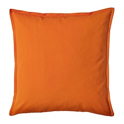 Cuscino GURLI arancione brillante, di forma quadrata dalle linee pulite, realizzato in cotone riciclato, senza fantasie o disegni.