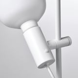 Lampada moderna bianca con lampadina orientabile; Design elegante e minimalista.