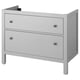 Un comò ikea HEMNES in grigio chiaro con quattro cassetti e un design minimalista.