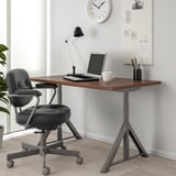 Allestimento scrivania e sedia IDÅSEN con accessori