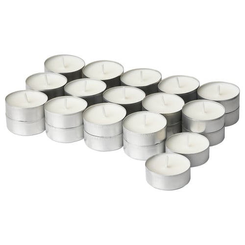 Gruppo di candele bianche, forma cilindrica, portacandele in alluminio argentato.