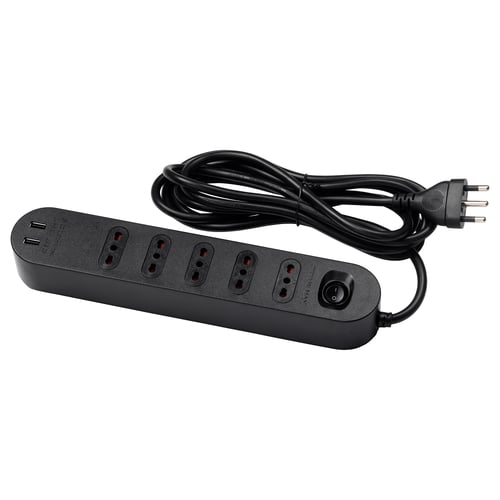 Limitatore di sovratensione KOPPLA nero con 5 prese, 2 porte usb e interruttore di alimentazione.