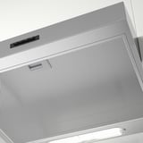 Cappa da cucina in acciaio inox con luce led integrata, pannello di controllo e filtro a rete.