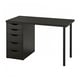 Scrivania nera LAGKAPTEN con 5 cassetti, design rettangolare, con gambe quadrate e stile moderno.