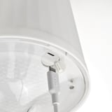 Primo piano della porta di ricarica usb-c delle lampade LAMPAN, che evidenzia la portabilità e la facilità di ricarica.