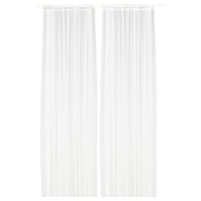 Tende a rete bianche LILL realizzate in poliestere riciclato, progettate con linee a coste per un look trasparente ed elegante.