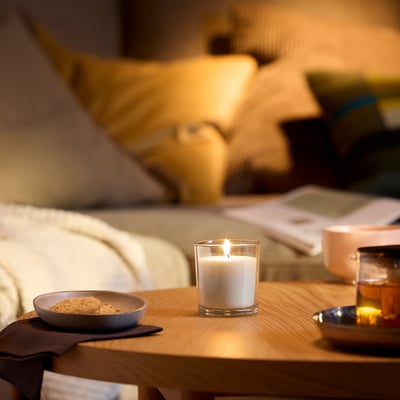 LOTSFÅGEL Candela profumata in vetro, Vaniglia beige pallido, 40 h