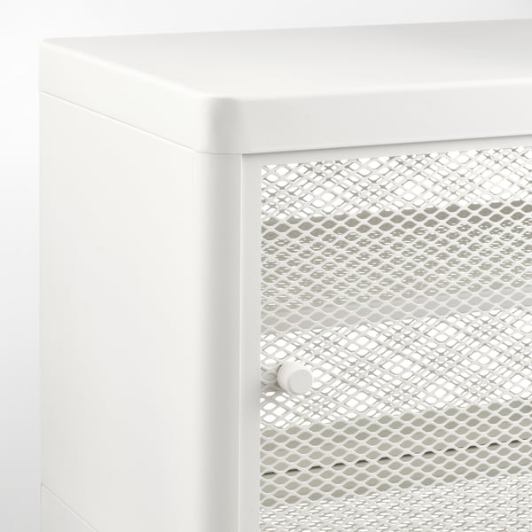 Armadio contenitore bianco con ante in rete ventilate. Ripiani regolabili, struttura robusta, ideale per i corridoi. Perfetto per lo stoccaggio nascosto.