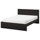 Letto MALM nero con materasso bianco. Design moderno e minimalista. Impiallacciatura in legno massello, sponde del letto regolabili.