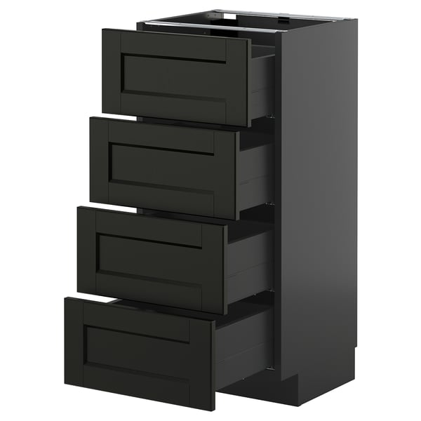 Un mobile da cucina METOD nero con quattro cassetti aperti in legno e maniglie in acciaio inox scuro, che presenta un elegante design tradizionale.