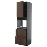 Mobile cucina METOD con frontali in sinarp testa di moro e bordo in legno massello, caratterizzato da un mobile con ripiani e cassetti.