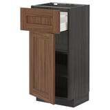 Mobile cucina METOD in noce, finitura venature legno scuro. Un unico cassetto aperto e un'anta dell'armadio.