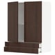 Moderno mobile da cucina in legno marrone scuro con due ante e due cassetti, montato su una parete bianca.