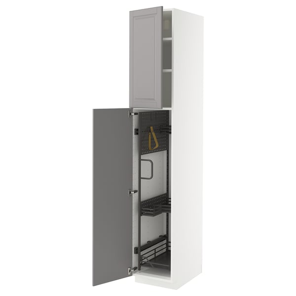 Armadio bianco e grigio, aperto con ripiani interni e ganci, design moderno e pulito.