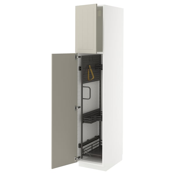 Un mobile alto METOD bianco con ante beige, apribile per rivelare contenitori e organizer.