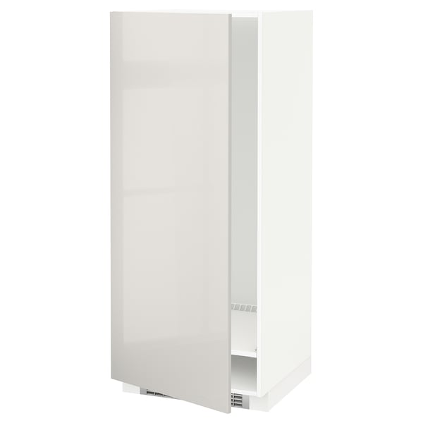 Un elegante mobile da cucina bianco lucido del sistema METOD. Ha un design moderno e minimalista con una finitura liscia e riflettente.