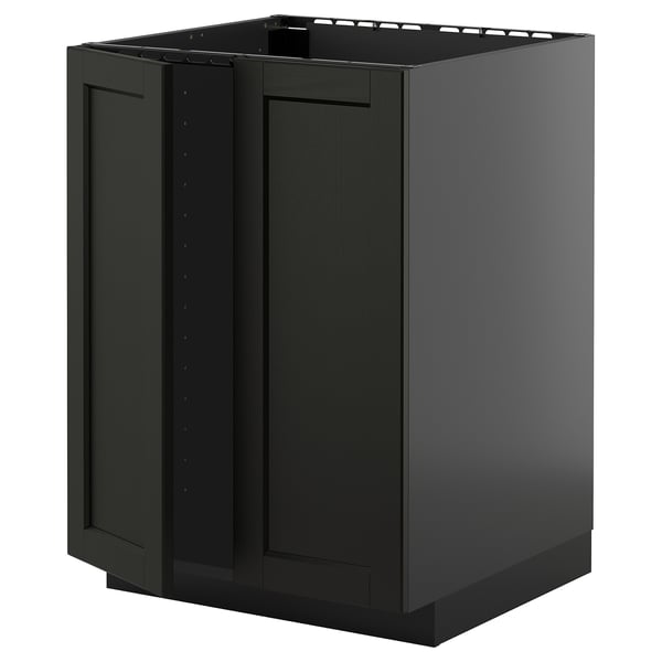 Un mobile da cucina metod nero ikea. È rettangolare con un design moderno ed elegante e finitura scura. L'armadio ha una struttura e pannelli in legno di frassino.