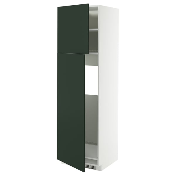 Un mobile da cucina METOD alto bianco con ante havstorp verdi, caratterizzato da un design elegante e moderno.