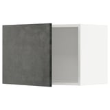 Un confronto fianco a fianco tra le ante dell'armadio da cucina effetto cemento grigio scuro. Uno è aperto, rivela il suo interno.