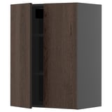 Un mobile da cucina in legno marrone scuro con un lato grigio, caratterizzato da due ante aperte che rivelano i ripiani.